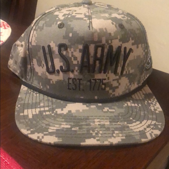 SnapBack army hat. Barely worn. - Picture 2 of 7